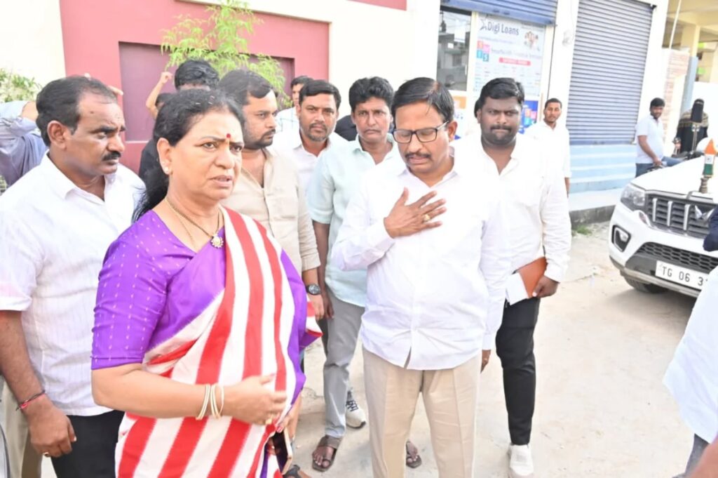 MP DK Aruna with MLA Y Sriniwas reddy