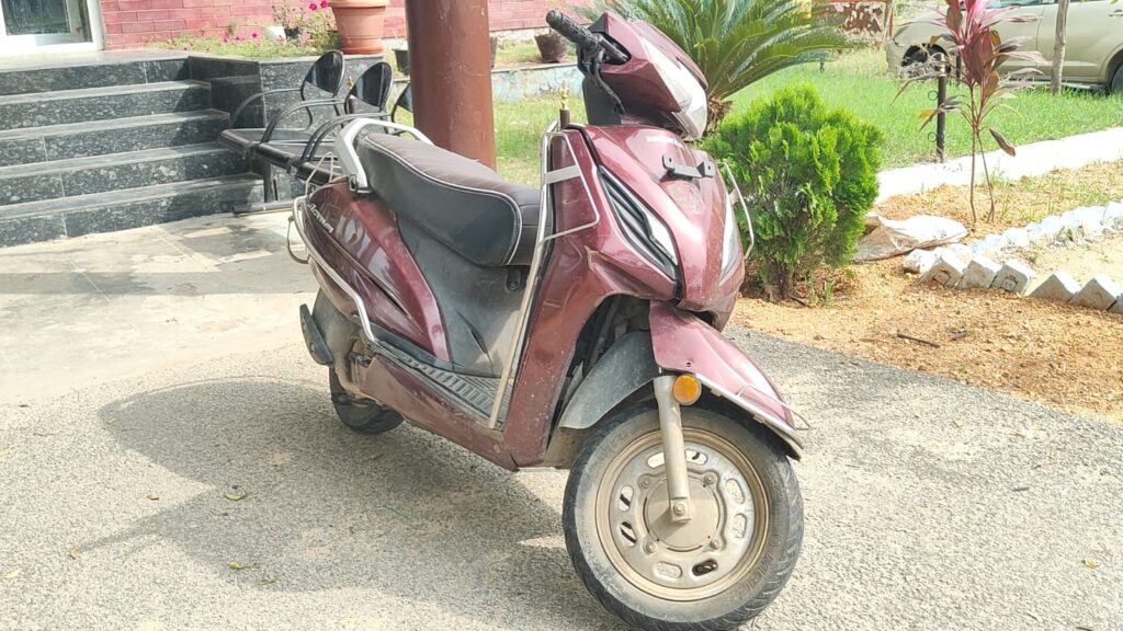 DSP N.Lingaiya During Press Confrence at Makthal